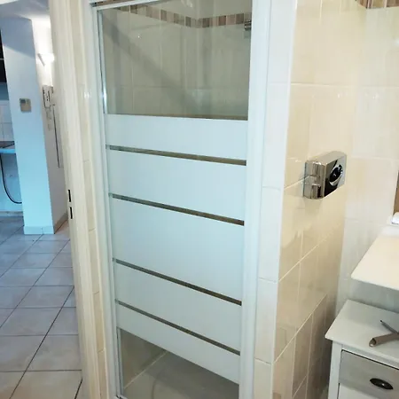 201 - Les De Robinson - Avec Piscine En Bord De Siagne, A Apartment Mandelieu