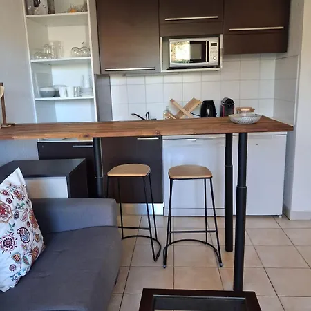 201 - Les De Robinson - Avec Piscine En Bord De Siagne, A Apartment *